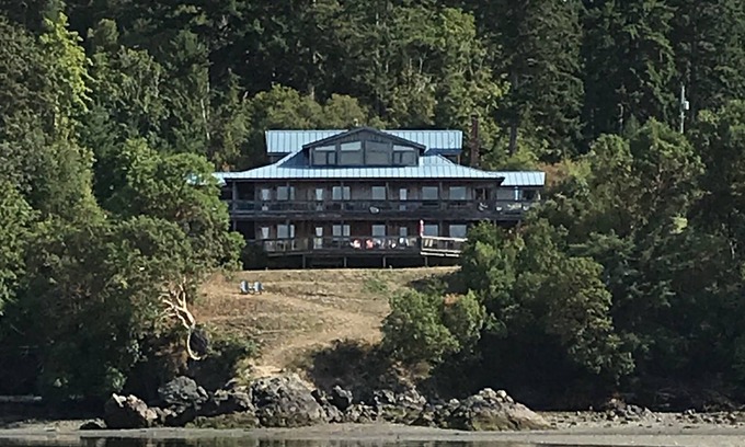 Sooke Casa | Arbutus Cove Guesthouse