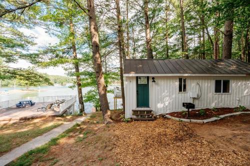 Mayfield Casa | Arbutus Lakeside Stay-Pontoon Rentals-Near TC!