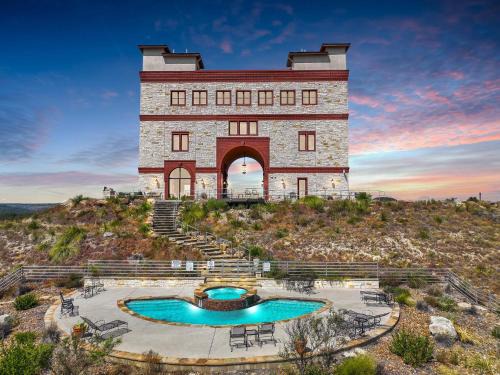 Johnson City Hotel | Arc de Texas - Lafayette Suite