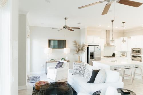 Panama City Beach Casa | Arcade Bar Prominence Resort Pool and Gym Access Close to Beach Sea Happy