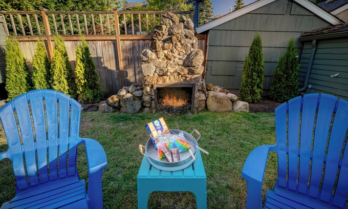Wallingford Casa | Arcade Games ~ Walk to Lake ~ 5 Star Location ~ Family & Dog Friendly