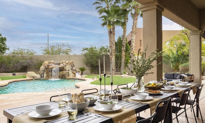 Central Scottsdale Villa | Arcadia by AvantStay | Breathtaking Oasis in Scottsdale w/ Pool & Hot tub
