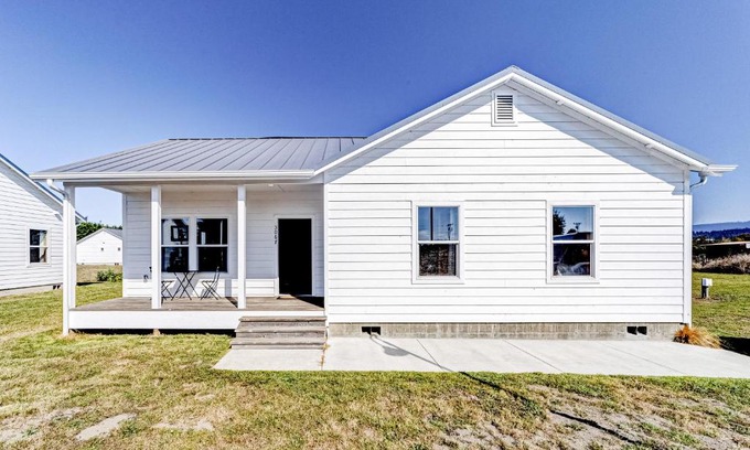 Pacific Casa | Arcata Farmhouse