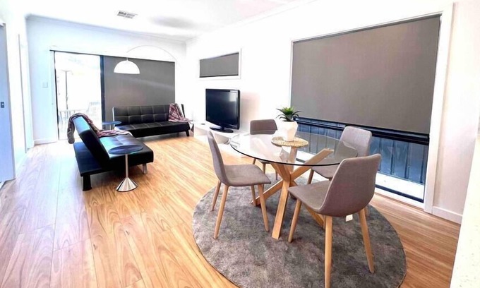 Tranmere Casa | Archies townhouse 3 bdrm, sleeps 5, wifi, AC