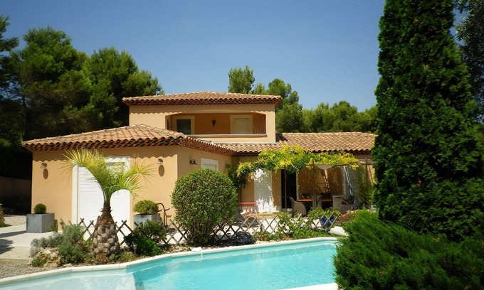 Ensues-la-Redonne Casa | Architect-designed house with garden and pool, 7 minutes from the sea, with car pass.