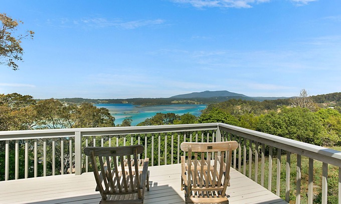 North Narooma Casa | Architect-designed timber pole house with panoramic views
