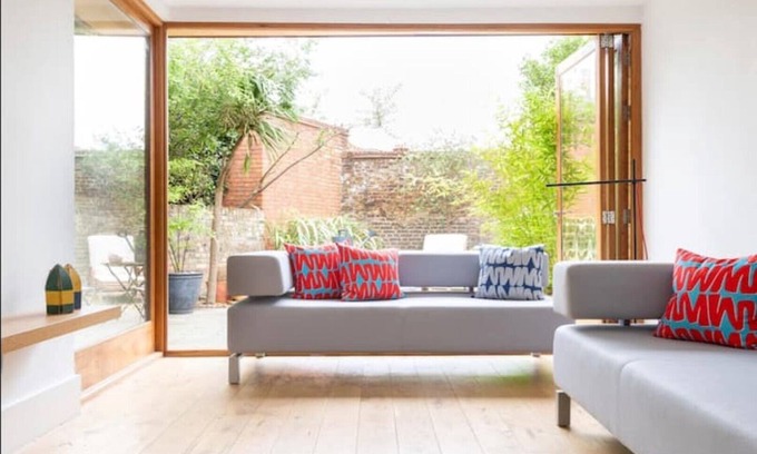 St. Helen's Casa | Architect Designed 4 bedroom house with parking
