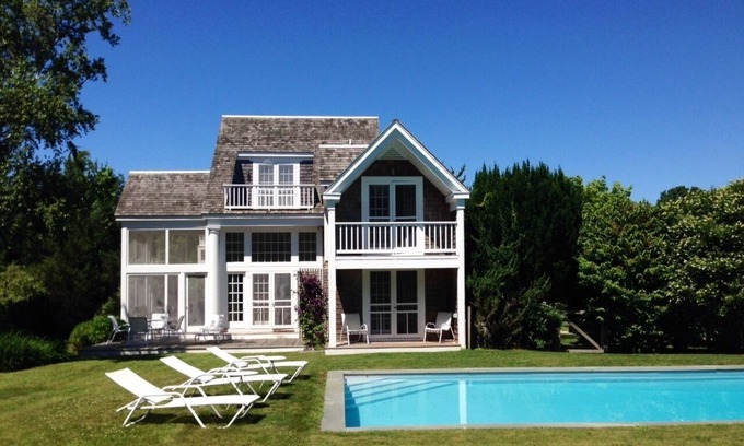 Bridgehampton Casa | Arquitecto diseñado casa con piscina climatizada cerca de Bridgehampton Village