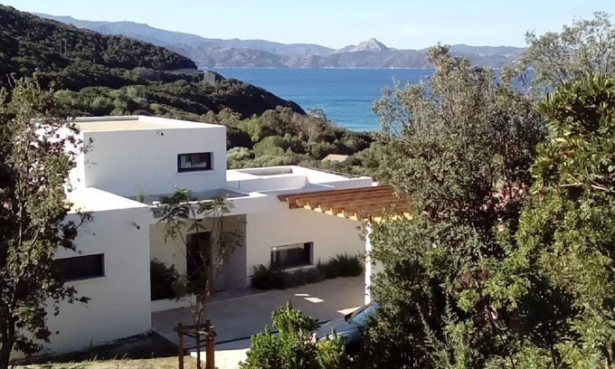 Farinole Casa | casa de arquitecto, a 50 metros de una playa de arena blanca, espléndida vista al mar