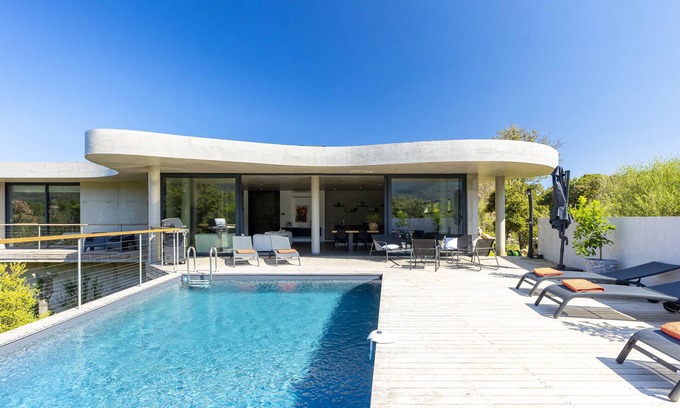 Sotta Villa | ARCHITECT-DESIGNED VILLA WITH POOL