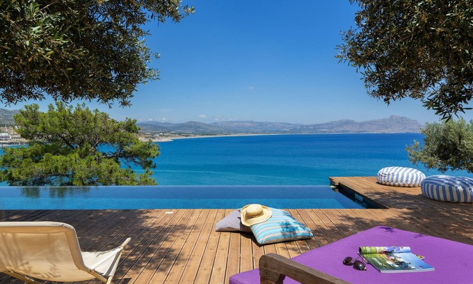 Vlicha Villa | Arquitecto diseñado Villa en una colina con vistas espectaculares sobre la bahía de Vlycha