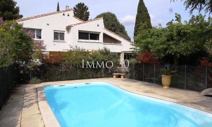 Montfrin Villa | VILLA DE ARQUITECTO CON PISCINA SEGURA A 20 min de Avignon, Nîmes y Camargue.