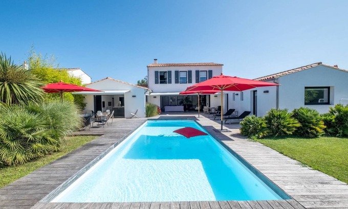 Les Portes-en-Re Casa | Architect villa with heated pool ideally located