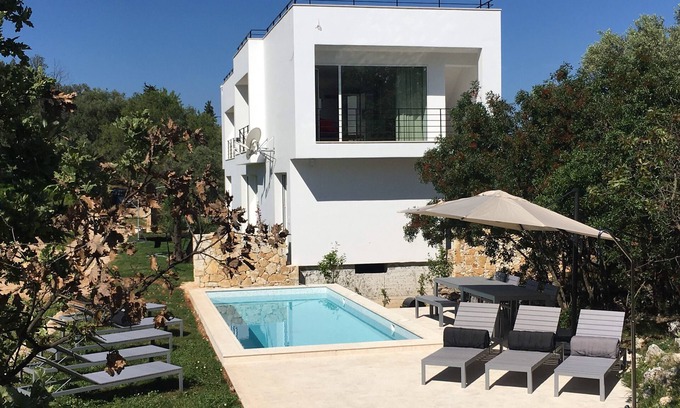 Petaleia Villa | Villa de arquitecto entre mar y montaña