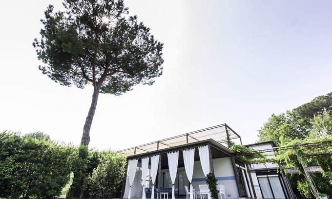 Forte dei Marmi Villa | Villa arquitectural / mínima en Forte dei Marmi, Roma Imperiale