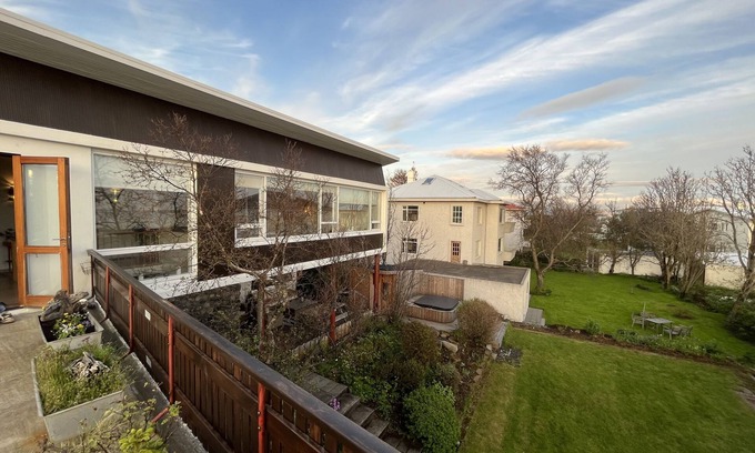 Vesturbær Casa | Architectural Villa with ocean view