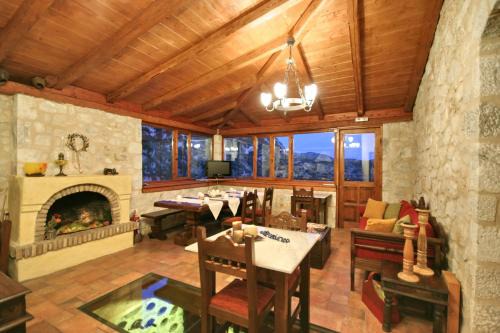 Trikolonoi Casa | Archontiko Kolokotroni