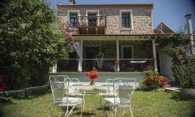 Petra Casa | Archontiko Petras 1821