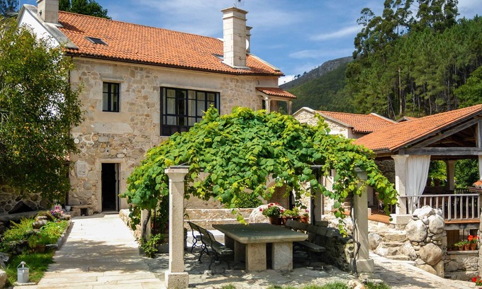 Puebla del Caraminal Cama Y Desayuno | Arco: habitación doble, antigua bodega y cuadra reformada.