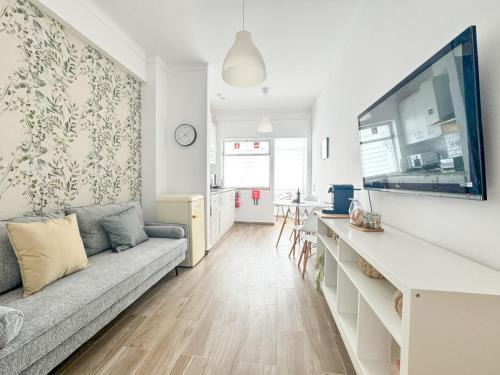 Paco De Arcos Apartamento | Arcos Flat next to the Beach by Homeful Homes