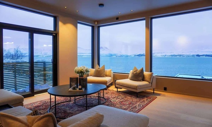 Tromso Casa | Arctic View Penthouse Coastal Escape near Tromsø