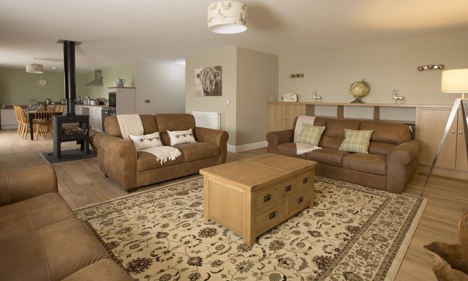 Crieff Cabaña | Ard View - large open plan accessible house sleeps 10
