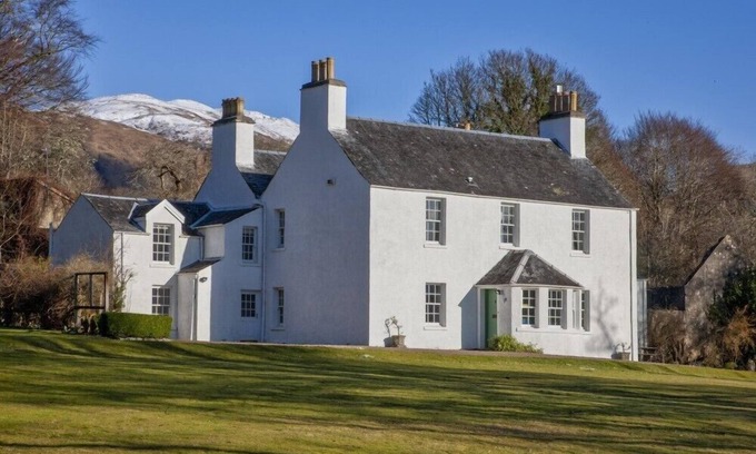 Oban Cabaña | ARDCHATTAN MANSE, pet friendly, character holiday cottage in Oban