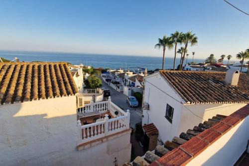 Mijas Chalet De Esquí | Ardhraubu Villa, Terra Cotta & Very Close to Sea