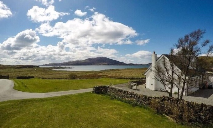 Isle of Luing Cabaña | ARDLARACH LODGE, pet friendly in Cullipool, Isle Of Luing