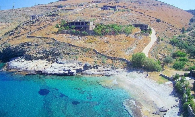 Pisses Villa | ¿Estás en demasiado? Solución ideal de mar para 18-24 personas. KeaVillaRent