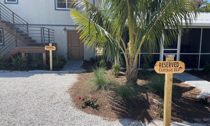 Captiva Cabaña | Are you looking for a quaint fishing village in the heart of Captiva Island? - Jensen's Cottage #15