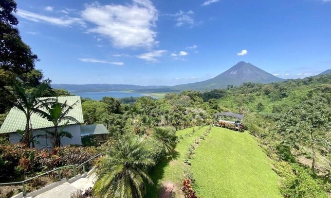 La Fortuna Villa | Arenal Birdsong. Entire Villa w/ Stunning Volcano & Lake Views