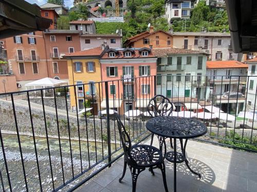 Argegno Apartamento | Argegno's River - Central Apartment lake view