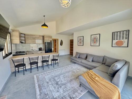 Kfardebian Apartamento | Aria Faqra 3BR w Balcony