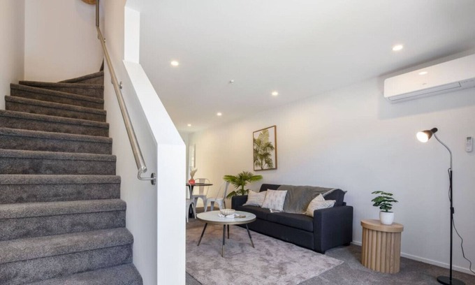Lower Hutt Casa | Ariki Artistry: Lower Hutt 2BR Sanctuary