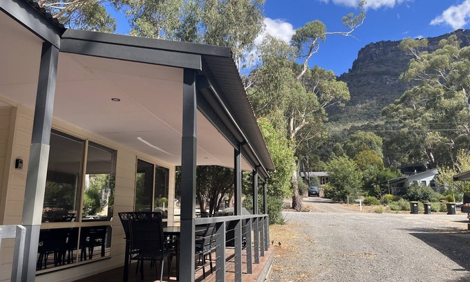 Halls Gap Casa | Arinya view - Peaceful, Modern & Cozy