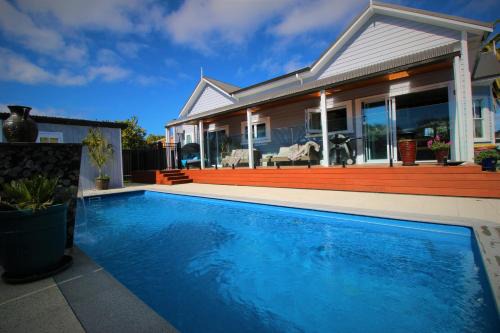 Rotorua Casa | AristaAir- Poppies Luxury Villa