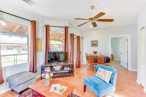 Eleven Mile Corner Apartamento | Arizona Desert Vacation Rental with Pool Access!