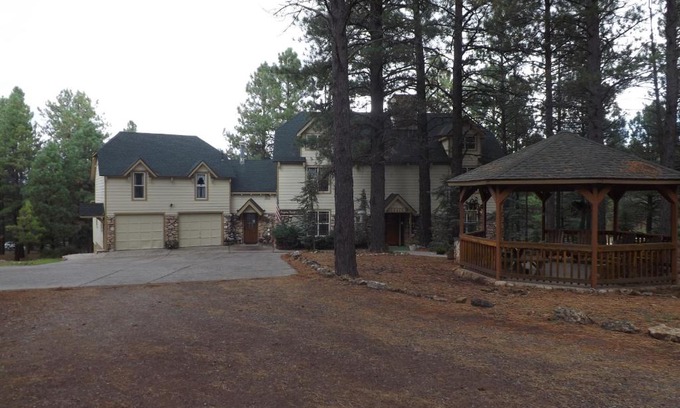 Flagstaff Hotel | Arizona Mountain Inn & Cabins