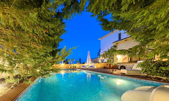 Mouzaki Villa | Ark Luxury Villa con piscina privada, vistas impresionantes, 4 dormitorios
