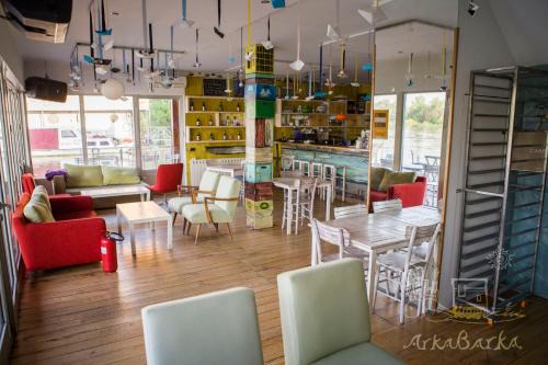 Novi Beograd Hostal | ArkaBarka Floating Hostel