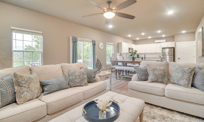 Farmington Casa | Arkansas Guest Suite w/ Deck: Near Fayetteville!