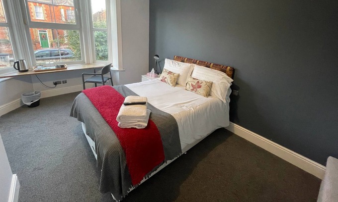 Basingstoke Casa | Arlan House, Superb Basingstoke Hotel - Room 07