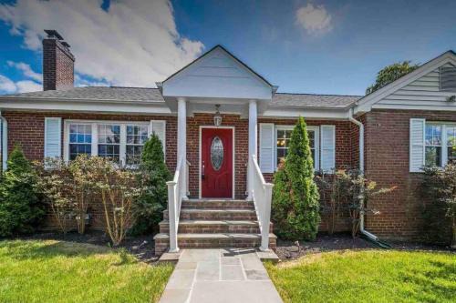 Arlington Casa | Arlington, VA for Lovers and Friends