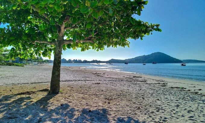 Governador Celso Ramos Casa | Armação da Piedade Casa Pé na Areia Frente Mar Gov Celso Ramos