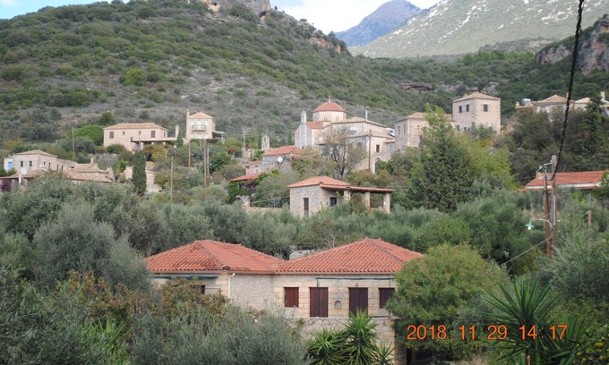 Stoupa Villa | Armonia 1, una espaciosa villa de piedra en una zona tranquila, a 900 metros del mar.