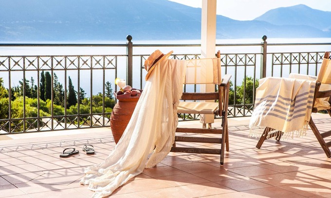Evreti Villa | VILLA ARMONIA impresionante vista, piscina privada, ubicación tranquila! Ven y relájate!