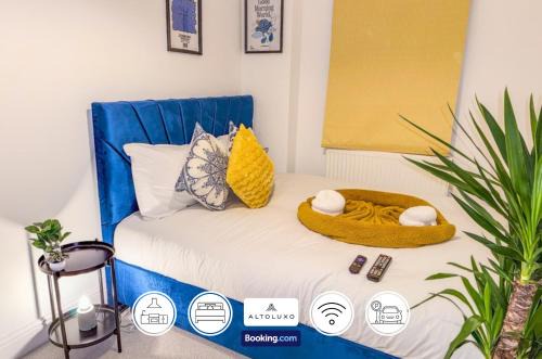 Bristol Casa | Armoury Square Deluxe 4 Bedroom Home near City Centre by AltoLuxoExperience Short Lets & Serviced Accommodation With Free Parking & WiFi