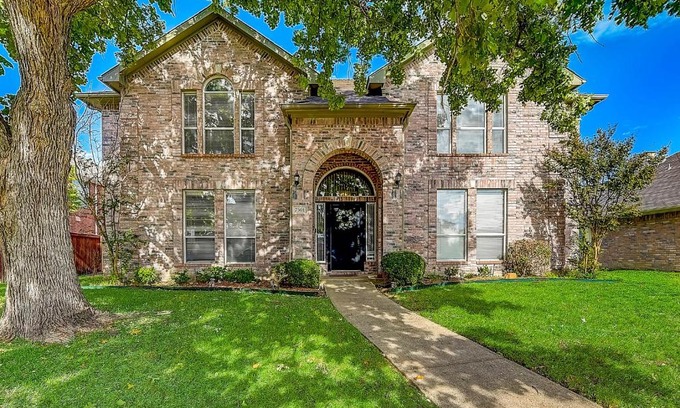 Rowlett Casa | Armstrong Garden