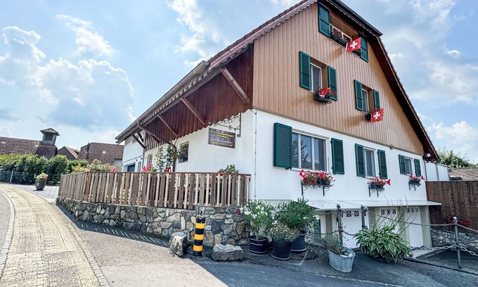 Wangenried Apartamento | Arn's Dachstudio by Interhome